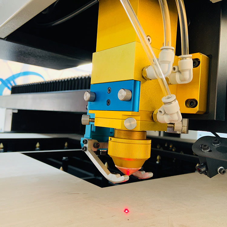 How to Protect Yourself from Laser Cutting Machine Radiation